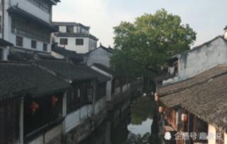 动漫人物吃东西